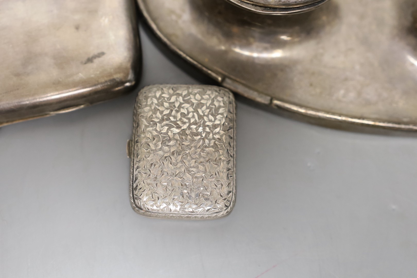 A George V silver double oval inkwell, with engraved inscription, Birmingham, 1913, 20.3cm, a silver cigarette case and a small late Victorian silver purse.